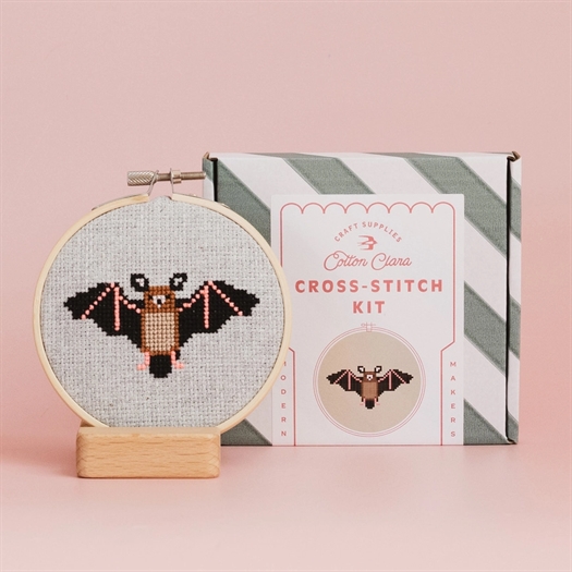 BAT CROSS STITCH KIT fra Cotton Clara
